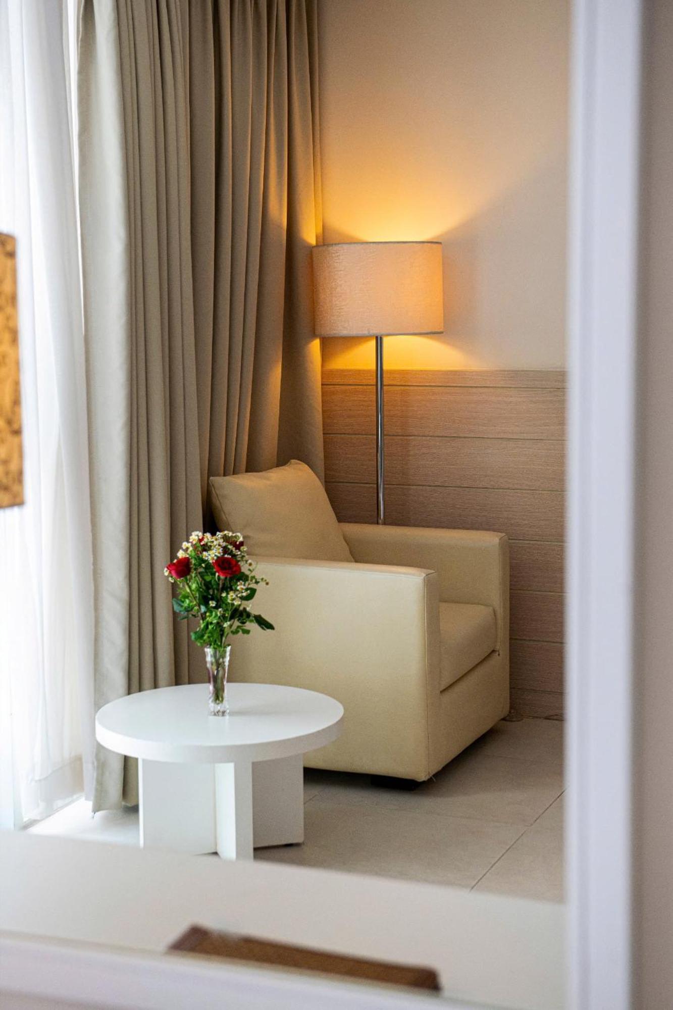 Nhi Phi Hotel Nha Trang Luaran gambar